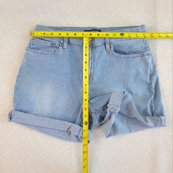 Calvin Klein Size 10 Denim Short Railroad Stripe Blue White Cuffed - Picture 6 of 6